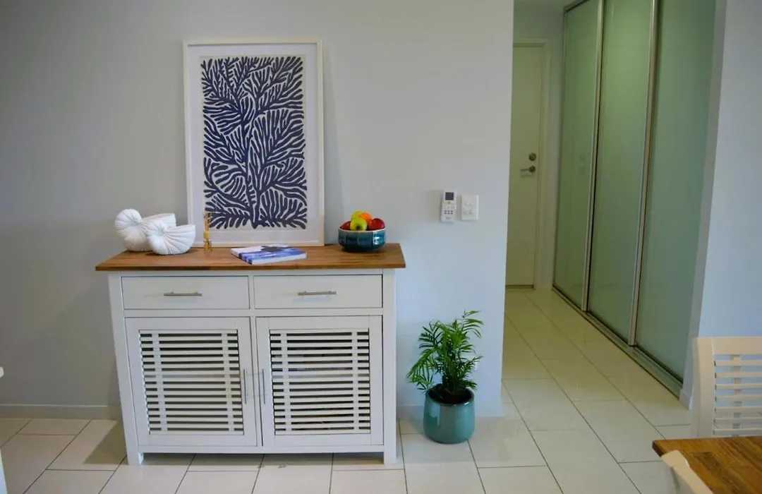 Coco 54 Airlie-1