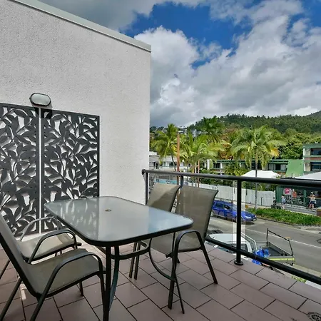 2 Bedroom Unit, Centre Of Airlie With Town View-3