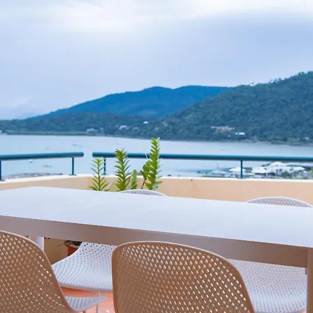 Magnificence At Airlie-3