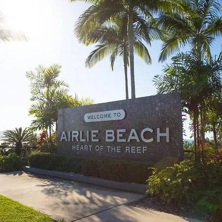 Airlie Sun & Sand Motel Accommodation #4-3