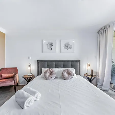 Allure 11- Airlie Central Apartments-2