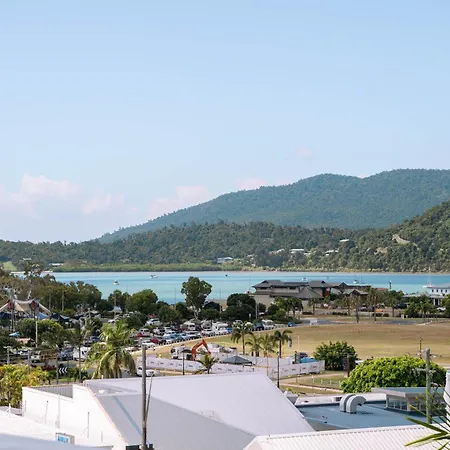 Studio Apartment, Centre Of Airlie With Sea Views-3