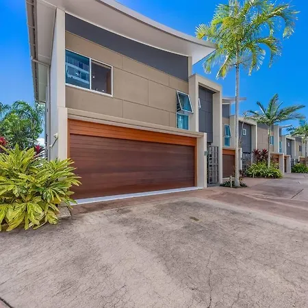 Large, Luxurious Townhouse Stunning Oceanviews-2