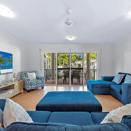 Beach Court - Airlie Beach-2