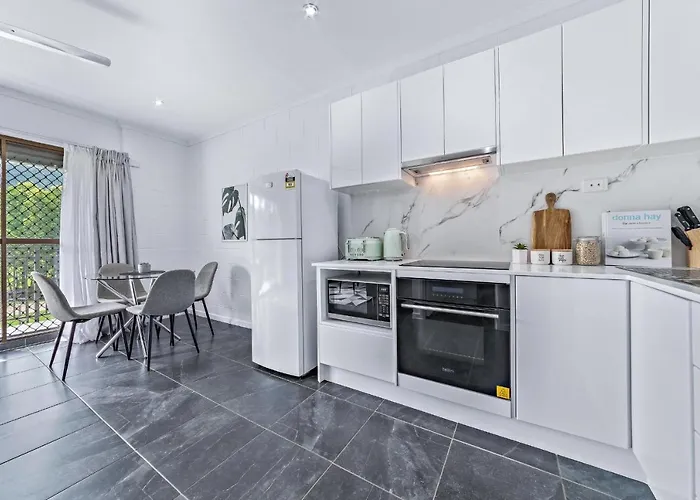 Modern Beach Front Apartment Airlie Beach