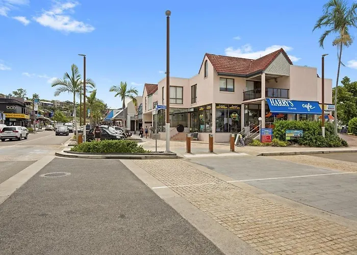 2 Bedroom Unit, Centre Of Airlie With Town View Airlie Beach