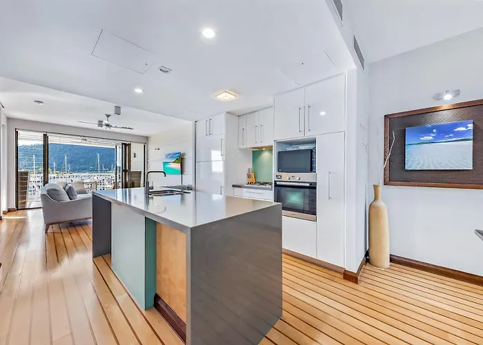 Seas The Day At The Marina Apartment Airlie Beach