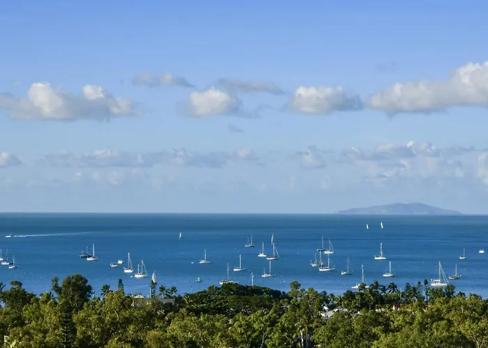180 Views King Suite Nb Pets Must Be Okd By Host B4 Booking As T&Cs Apply Call Bella Vista On Nara Airlie Beach