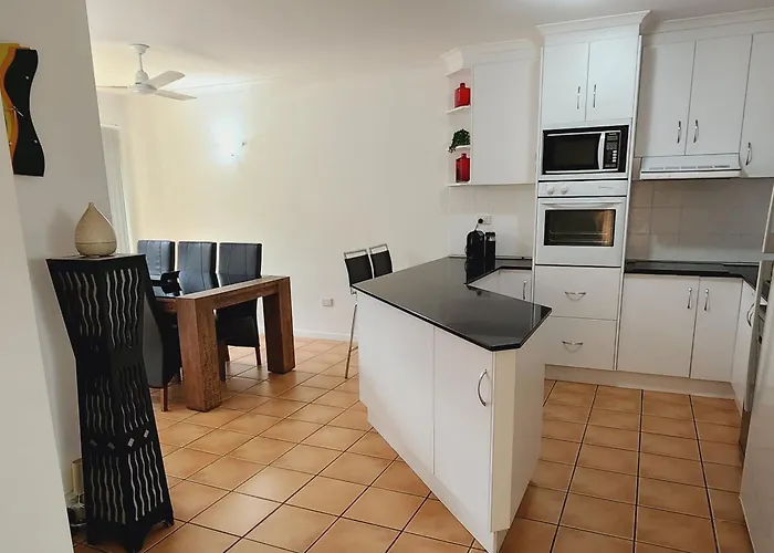 La Villa 21 Days Prior Notice For Bookings With Pets Contact Host Airlie Beach