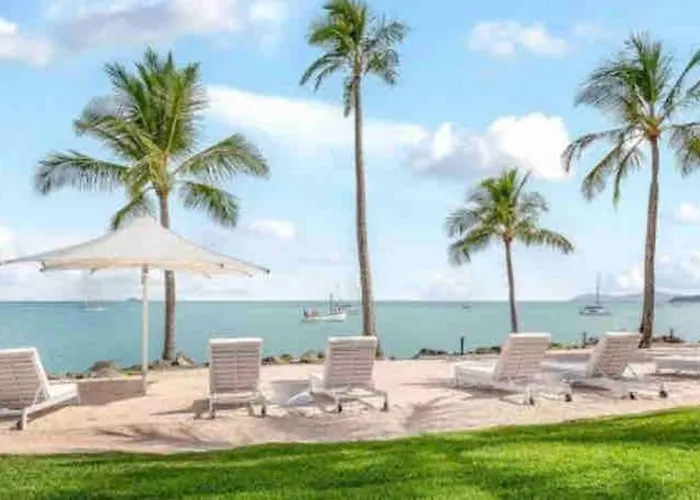 Whitsundays Ocean & Rainforest Views Airlie Beach