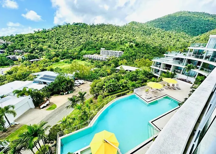 Views At 22, 2 King Beds, Ocean Views, Pool Apartment Airlie Beach