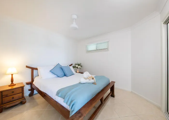 Waters Edge Penthouse Apartment Airlie Beach