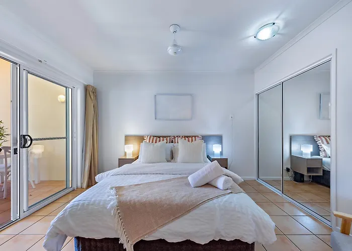 Shingley Poolside Retreat Apartment Airlie Beach