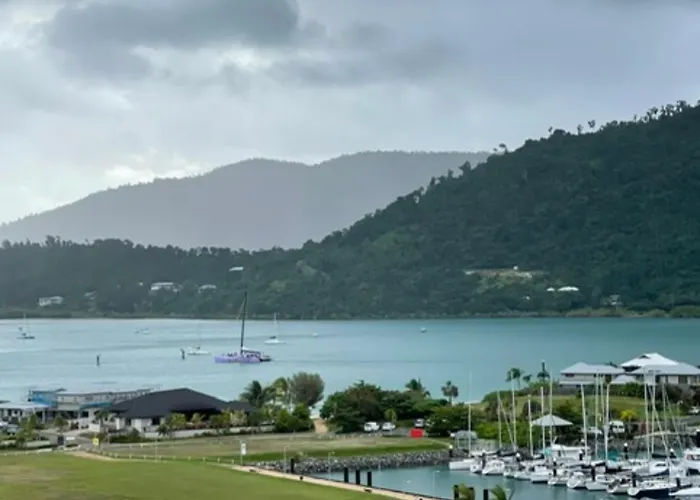 Ocean View Pools And Wifi Apartment Airlie Beach
