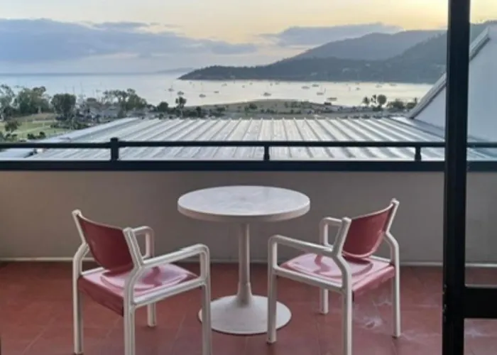 Ocean View Pools And Wifi Apartment Airlie Beach