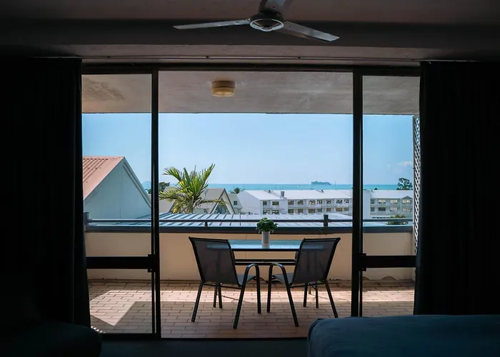 Studio Apartment, Centre Of Airlie With Sea Views Airlie Beach