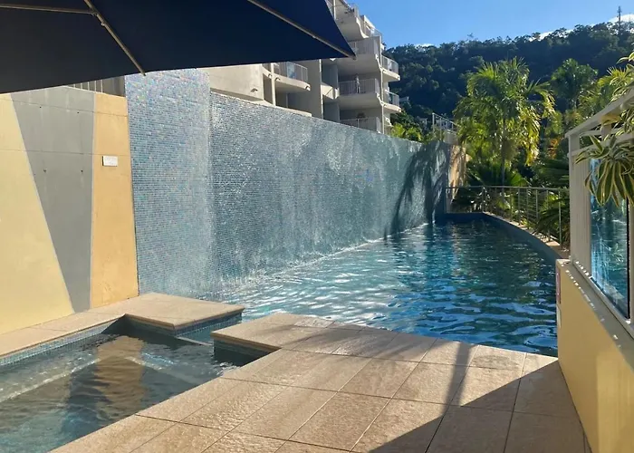 Large, Luxurious Townhouse Stunning Oceanviews Apartment Airlie Beach