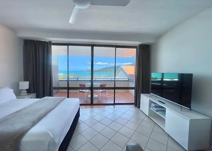 Ocean View 33A Studio Pool Ocean View Wifi Airlie Beach
