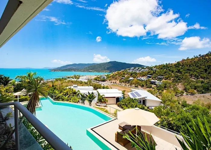 Seaviews At Searene, Spacious, Pool & Free Wifi Airlie Beach