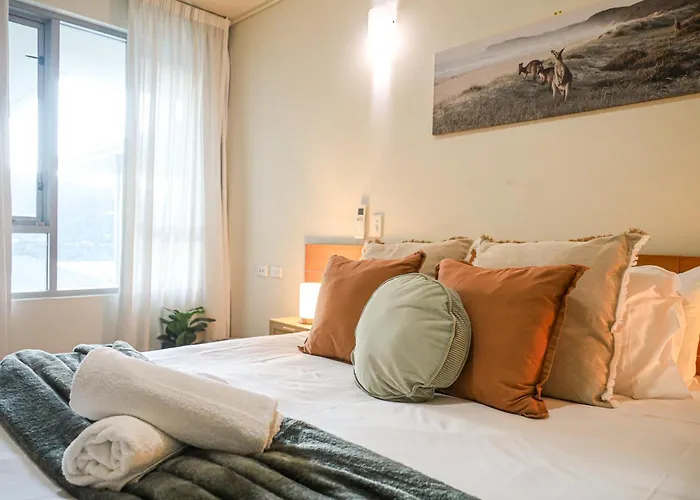 Affordable Seaview Getaway Apartment Airlie Beach