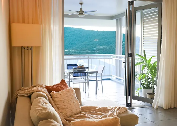 Affordable Seaview Getaway Apartment Airlie Beach