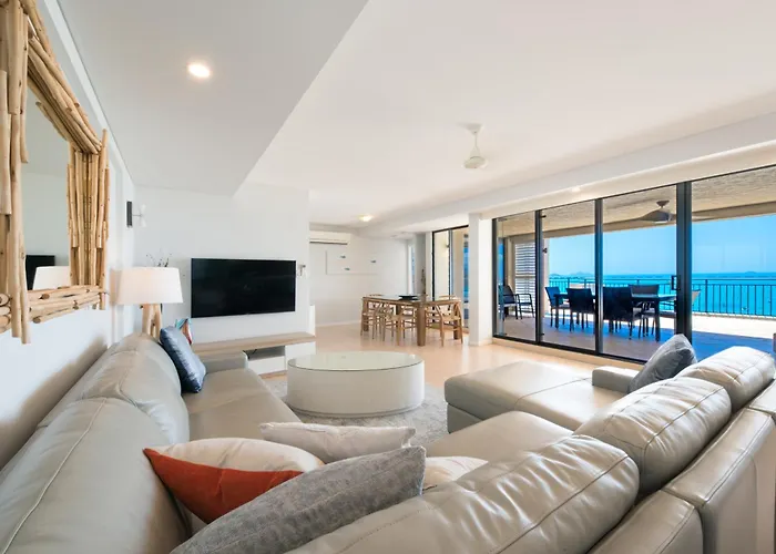 Pinnacles Airlie Beach