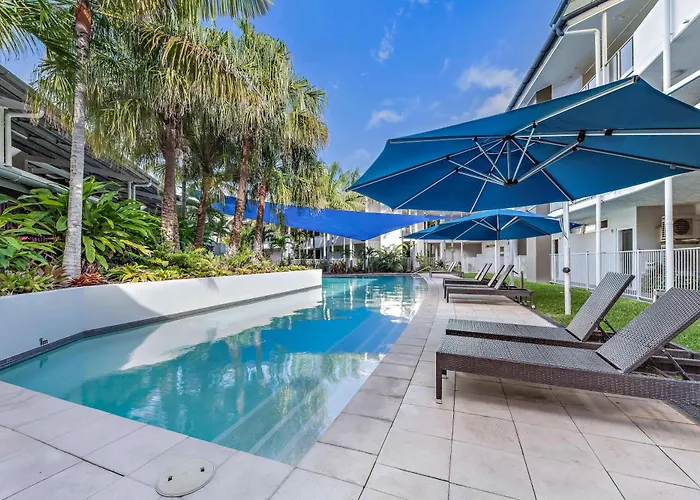 By The Sea Shore With Pool Airlie Beach