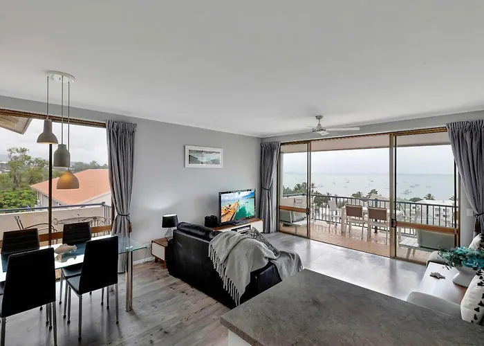 Ocean Views 16 Pool & Spa Wi-Fi Kids Stay Free Airlie Beach