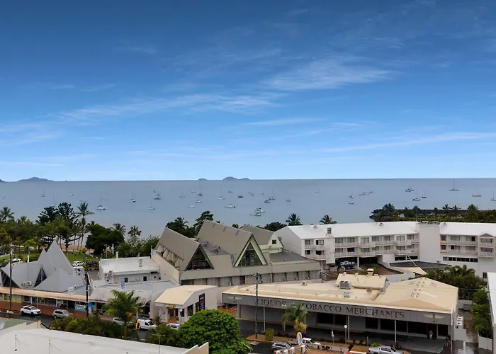 Ocean Views 16 Pool & Spa Wi-Fi Kids Stay Free Airlie Beach