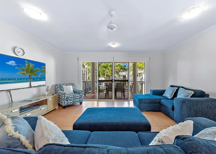 Beach Court - Airlie Beach