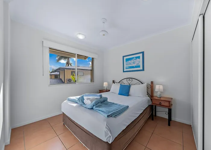 Beach Court - Airlie Beach