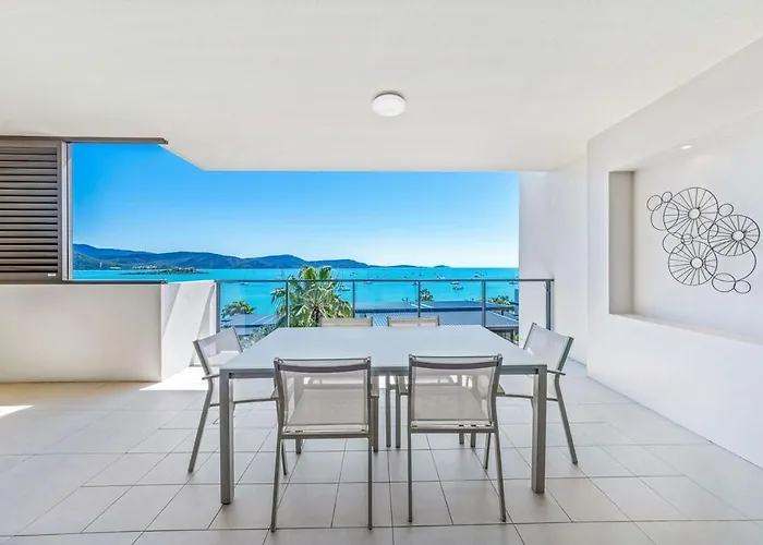 Executive On Whisper Bay - Cannonvale Airlie Beach