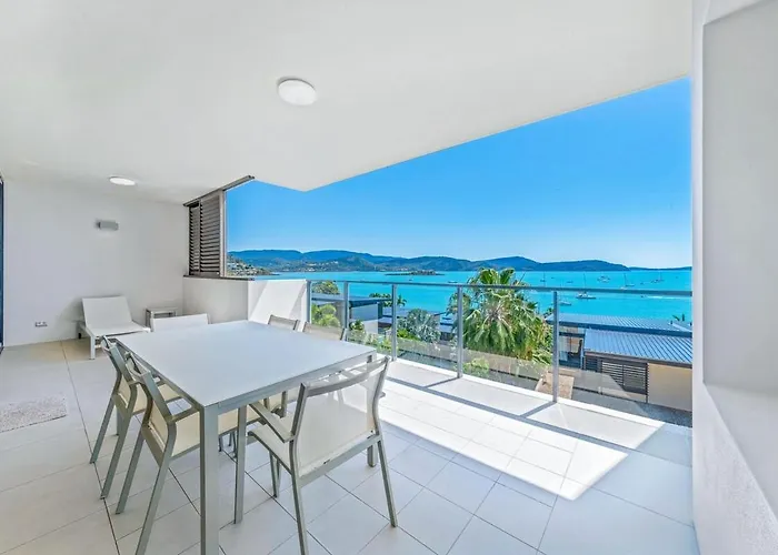Executive On Whisper Bay - Cannonvale Airlie Beach
