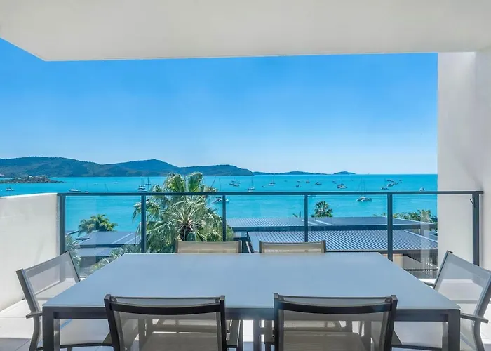 Executive On Whisper Bay - Cannonvale Airlie Beach